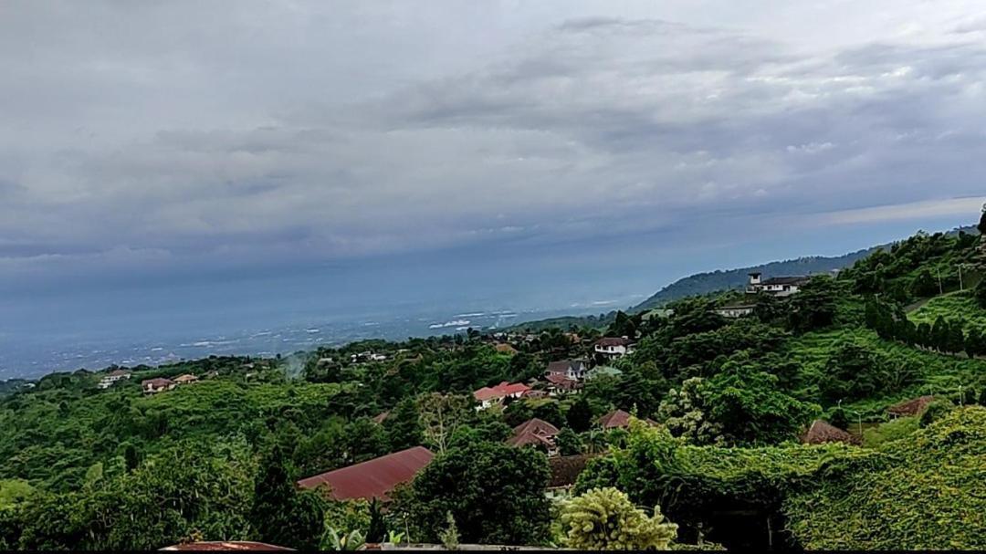 Villa Raung Indah Tretes Prigen Экстерьер фото